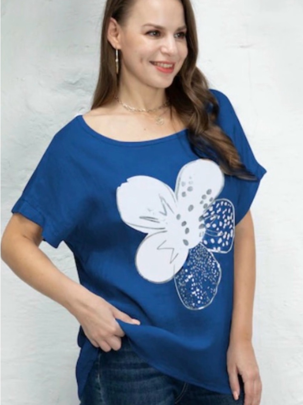 🔥0085–NWT Blue Short Sleeve Floral Graphic Tee for Women